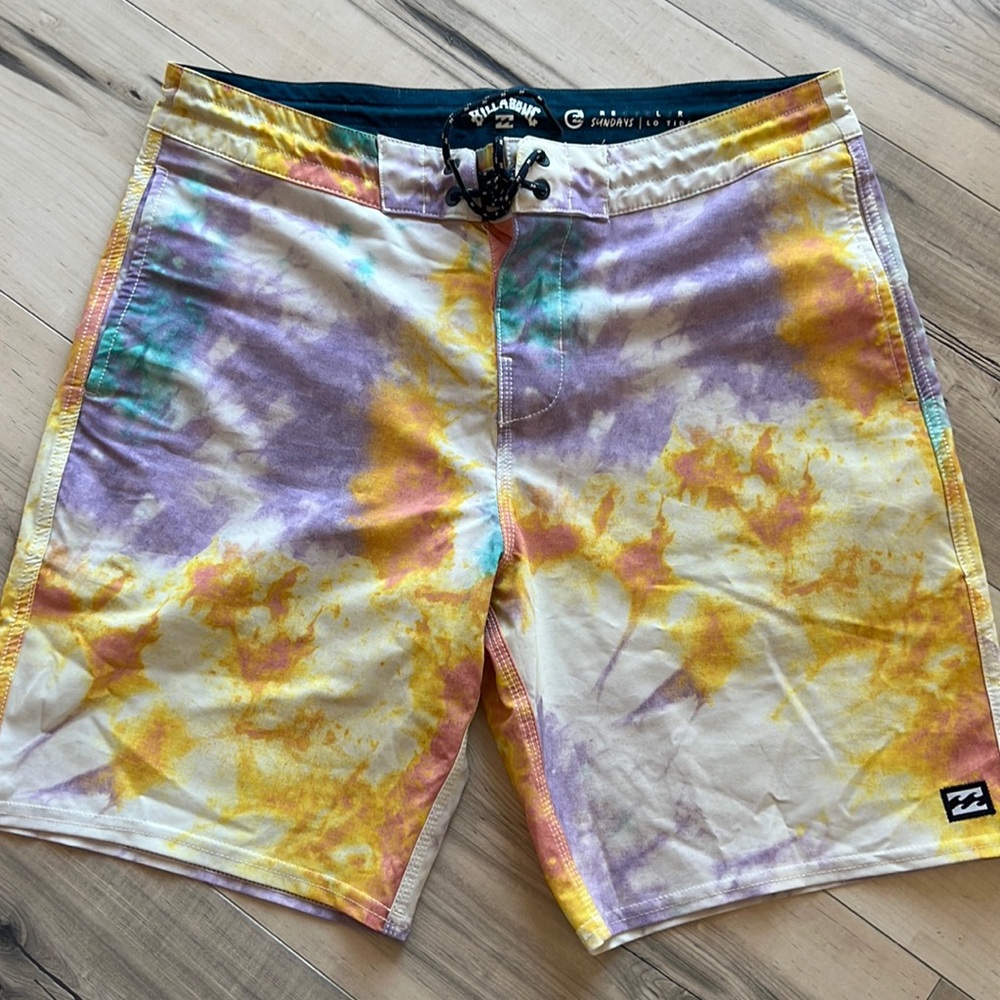 Like new Billabong board shorts. Men’s size 31. Worn once pristine condition.